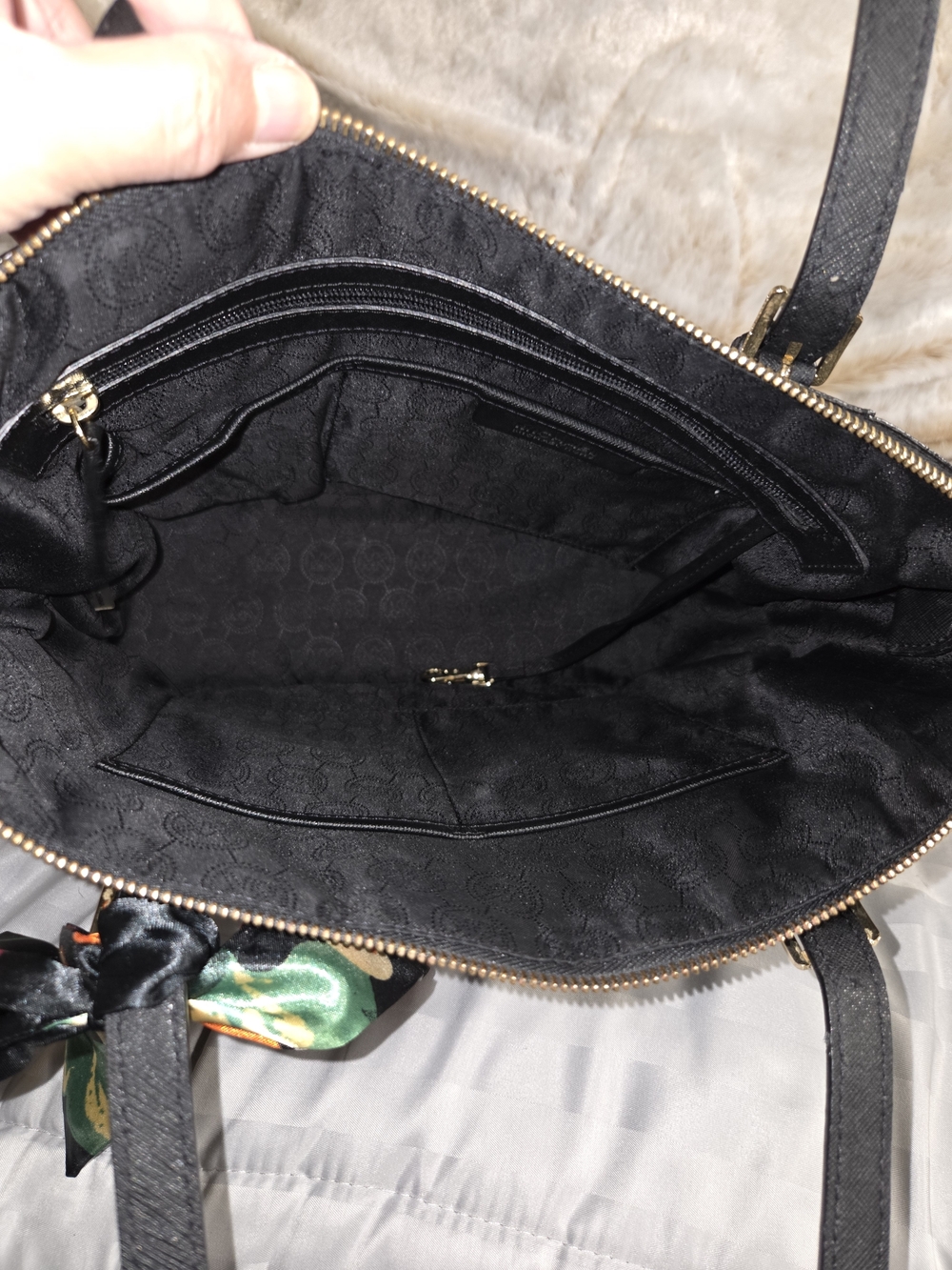 Michael Kors Charlotte Large Top Zip Tote - Picture 10 of 16